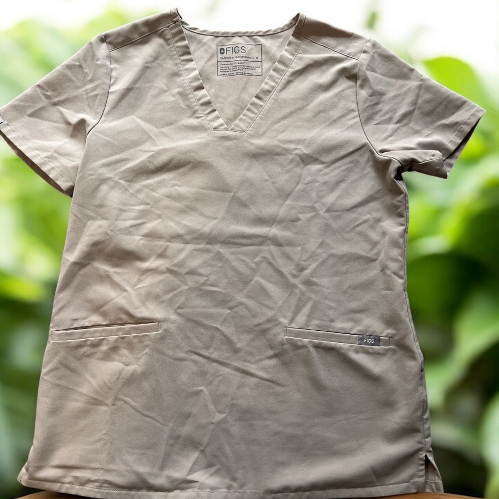 FIGS Technical Collection‎ Scrub Top Womens Small Tan V Neck Nurse